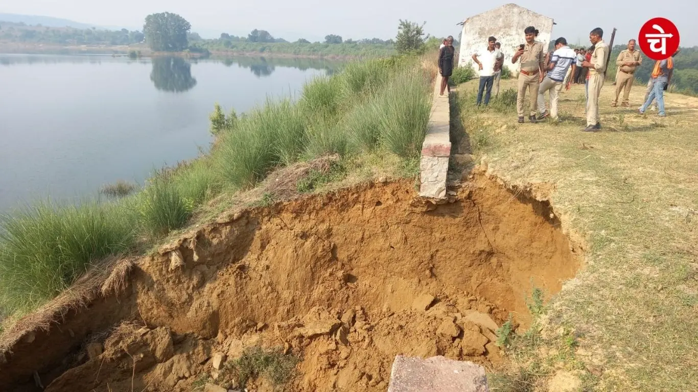 Sluice well of Chitrakoot Ounchha Dam has sunk._20261026_183006_0000